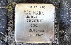 Fritzlar: Schüler der Ursulinenschule reinigen Stolpersteine in der Stadt